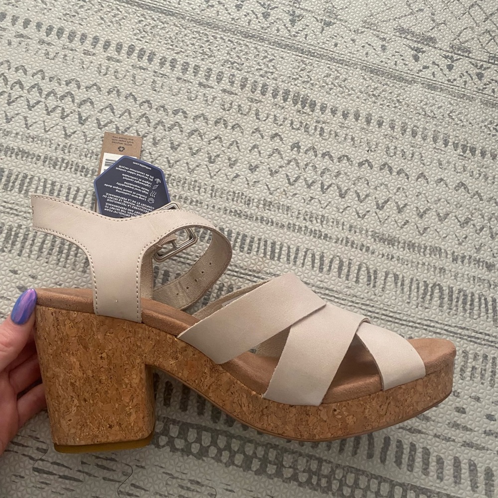 NWT Toms wedge